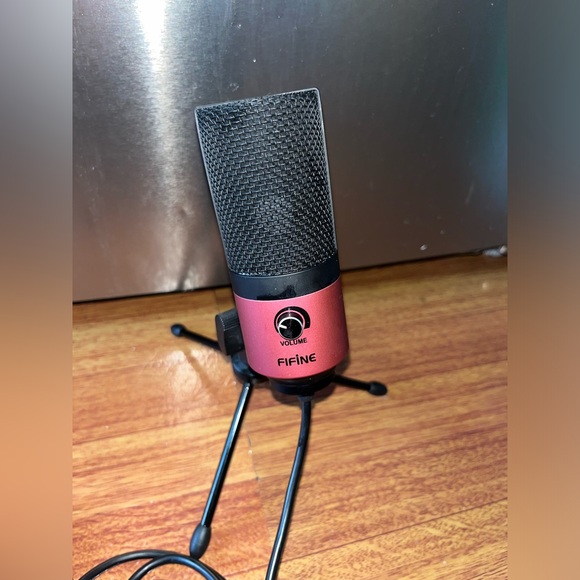 FIFINE USB Podcast Condenser
Microphone Recording On Laptop, No Need Sound Card - Picture 4 of 5